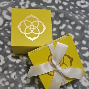 KENDRA SCOTT Yellow Gift Boxes with White Ribbon